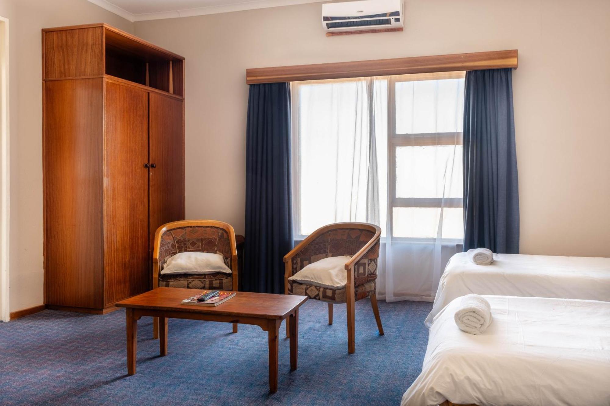 Karoo Country Inn Middelburg  Экстерьер фото