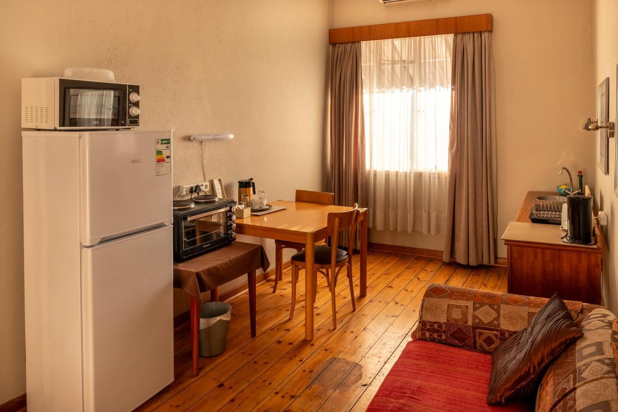 Karoo Country Inn Middelburg  Экстерьер фото
