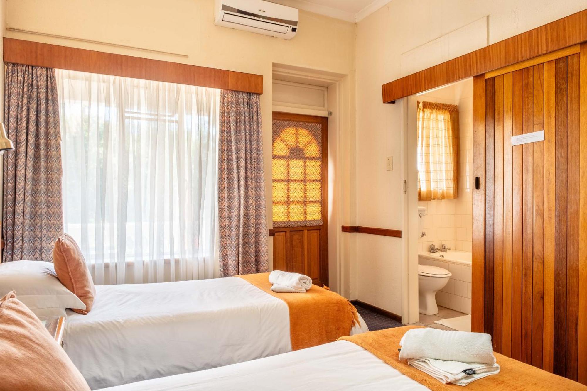 Karoo Country Inn Middelburg  Экстерьер фото