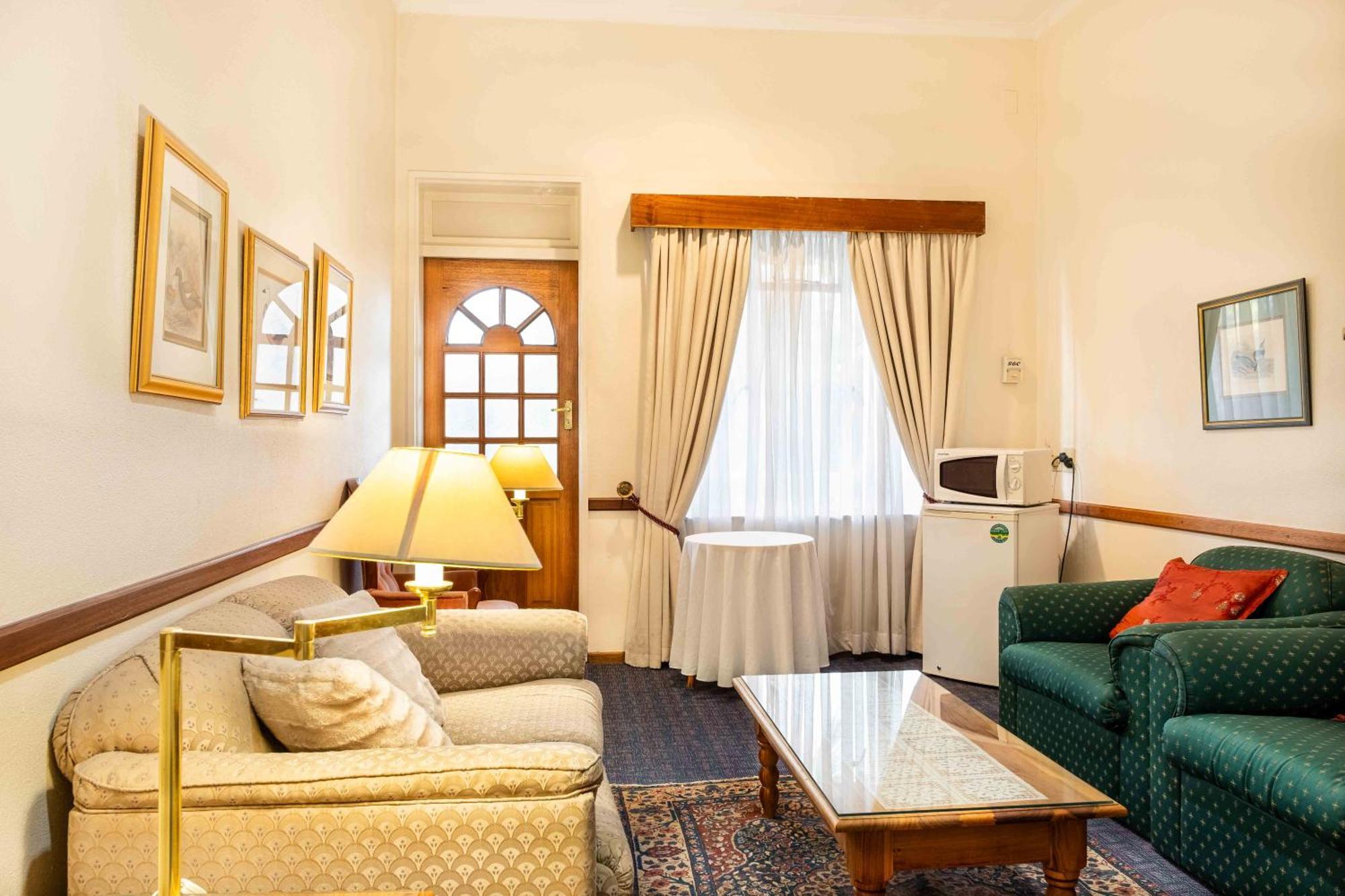 Karoo Country Inn Middelburg  Экстерьер фото
