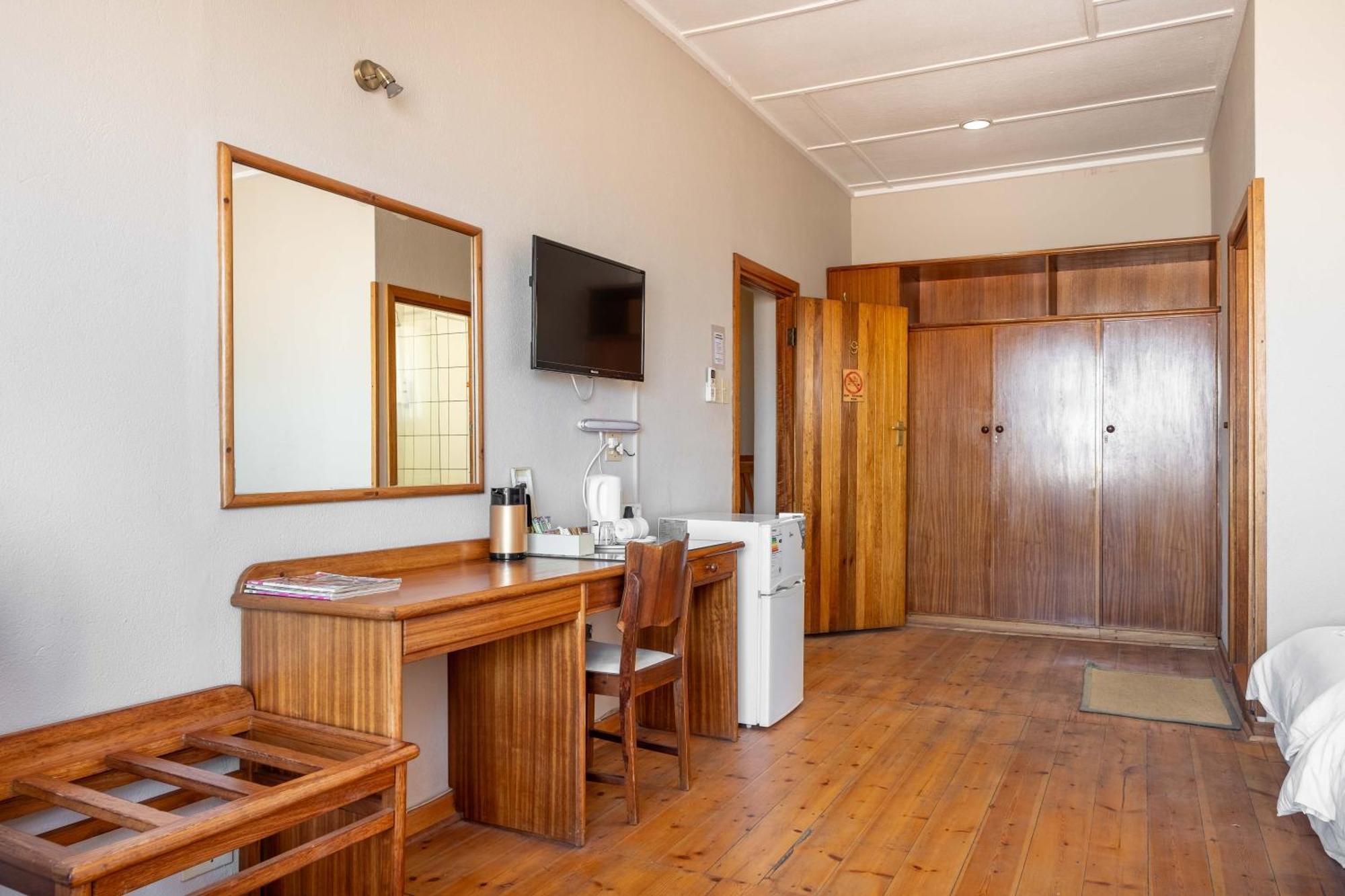 Karoo Country Inn Middelburg  Экстерьер фото